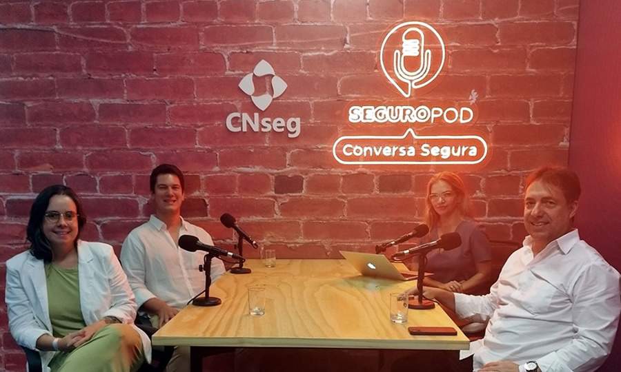 Da esq. para a dir.: Julia Normande Lins, Felipe Montenegro Mattos, Leila Sterenberg e Denis Morais