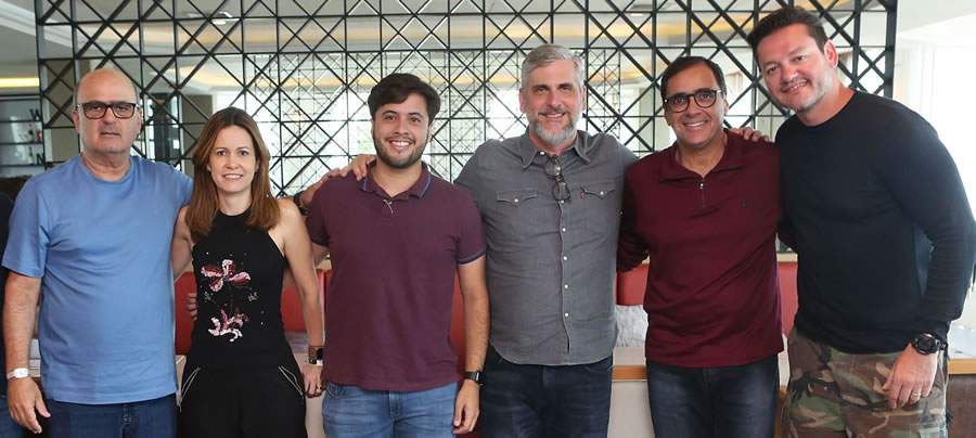 Da esquerda direita: Jair Medeiros, Amanda Miranda e Lucas Brandt de Mello (Sa&uacute;deCorp), Carlos Oliveira (diretor D&rsquo;Or Consultoria), Evyo de Mello (Sa&uacute;deCorp) e Bruno Iannuzzi (CEO D&rsquo;Or Consultoria)