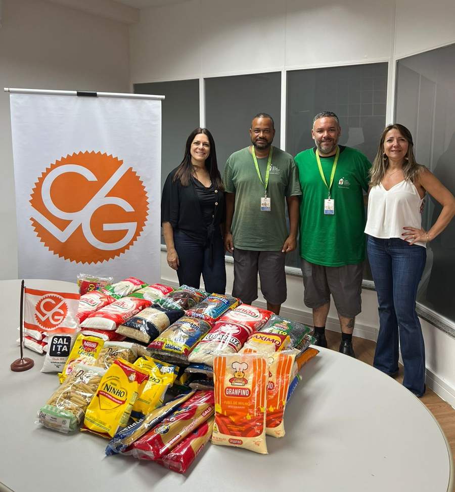 A presidente do CVG-RJ, Sonia Marra(E) e a vice-presidente Leila Nogueira, fizeram as doa&ccedil;&otilde;es a representantes da Casa Ronald McDonald &ndash; Foto: Divulga&ccedil;&atilde;o