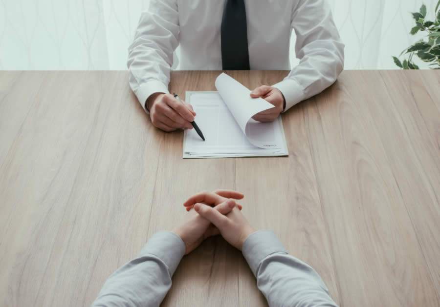 Ficou um per&iacute;odo sem trabalhar? Descubra como colocar no curr&iacute;culo