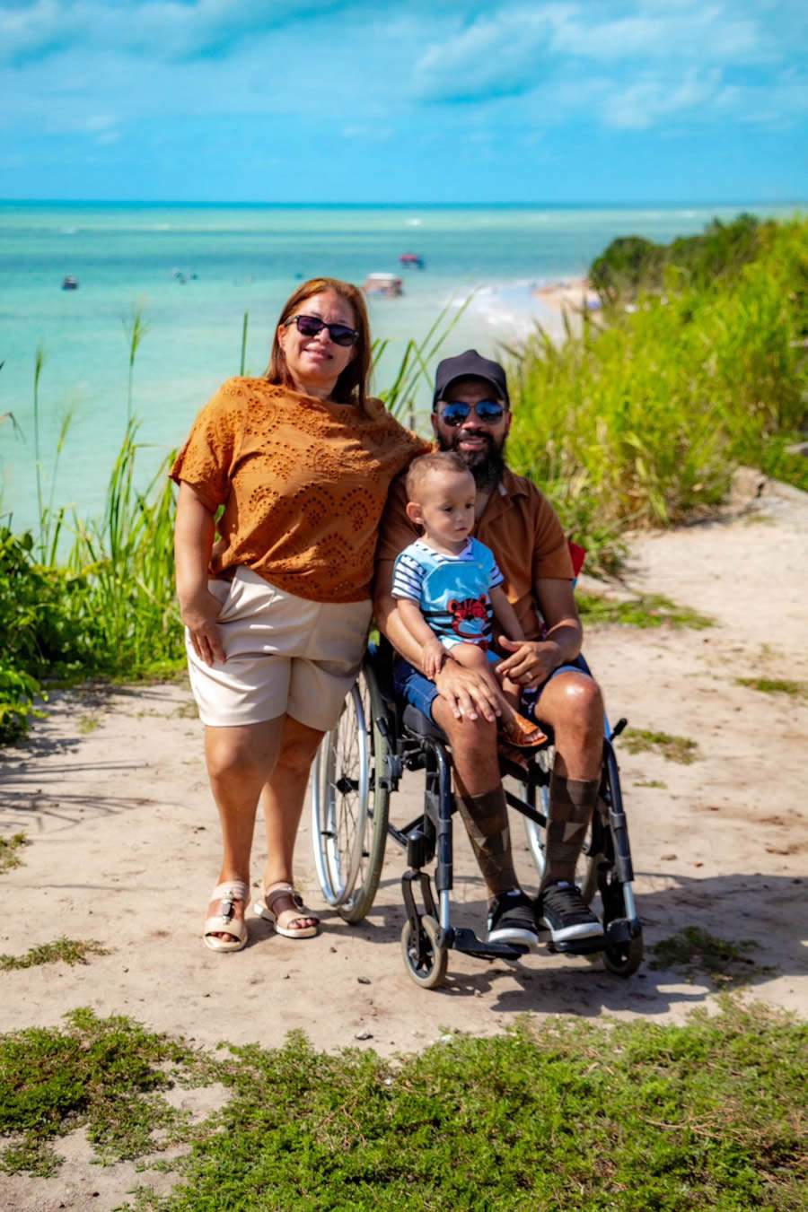 Ronaldo Mergulh&atilde;o e a esposa com o filho Samuel. Cr&eacute;dito_arquivo pessoal