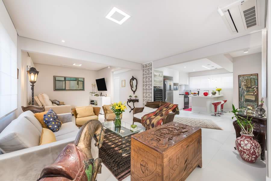 Projeto idealizado pela arquiteta Carolina Ciola Fonseca, do Studio i&oacute; Arquitetura, modernizou e deixou o ambiente mais funcional - Fotos: Andre Stefano