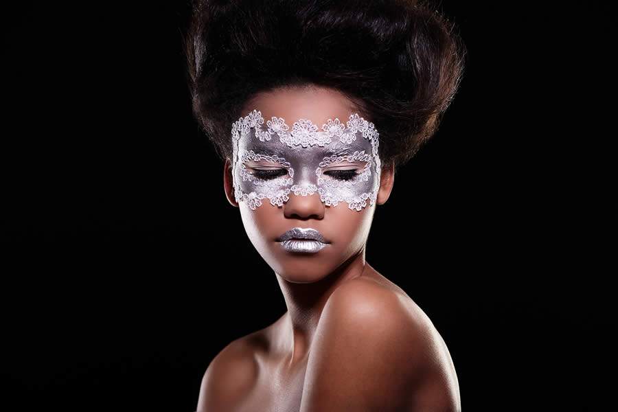 Glitter? Aprenda a proteger os olhos no carnaval