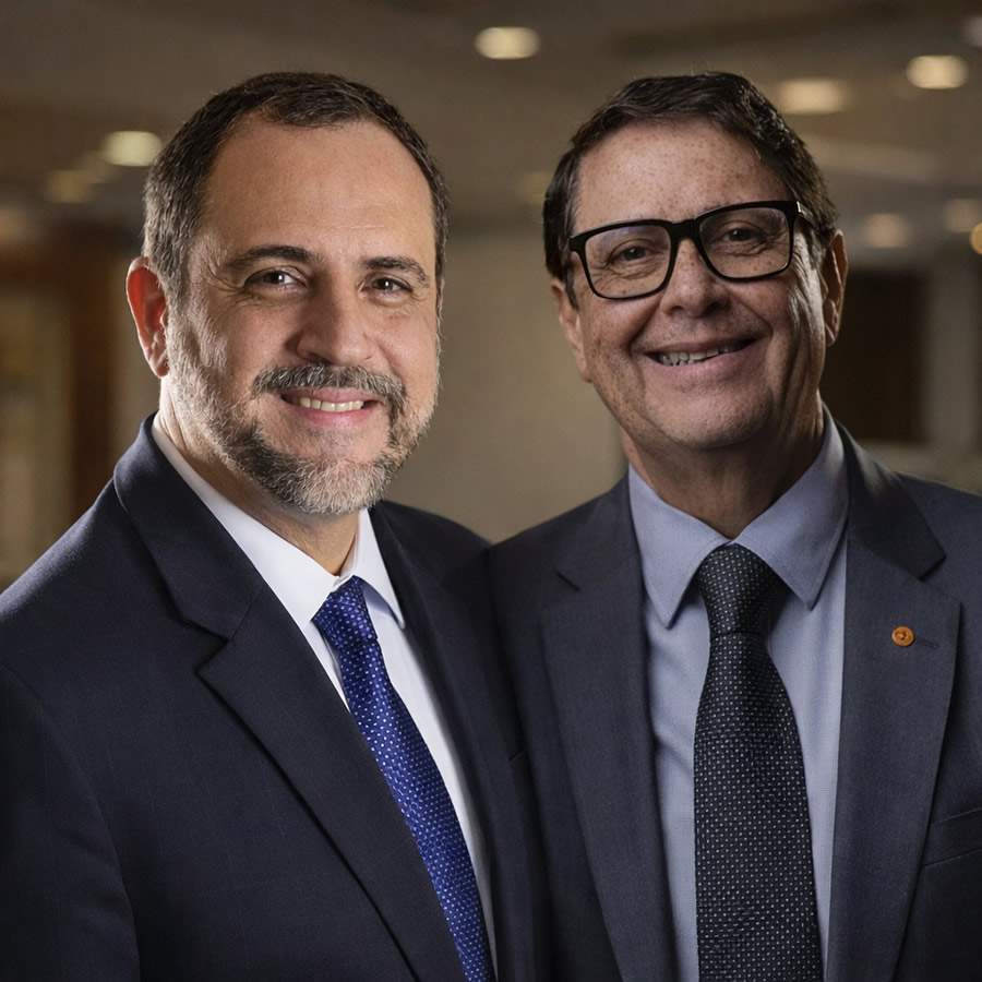 Adalber Kupcinskas Alencar, diretor comercial da BVIX Seguradora (E) e Edson Calheiros, presidente da BVIX Seguradora- Foto: Divulga&ccedil;&atilde;o