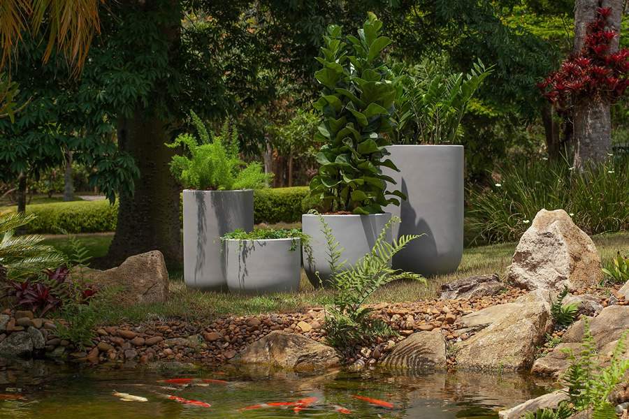 &Eacute; essencial hidratar as plantas adequadamente no calor para que elas se desenvolvam de forma plena | Na imagem, a cole&ccedil;&atilde;o Deco da Vasart, assinada pela Folha Paisagismo | Foto: Luis Gomes