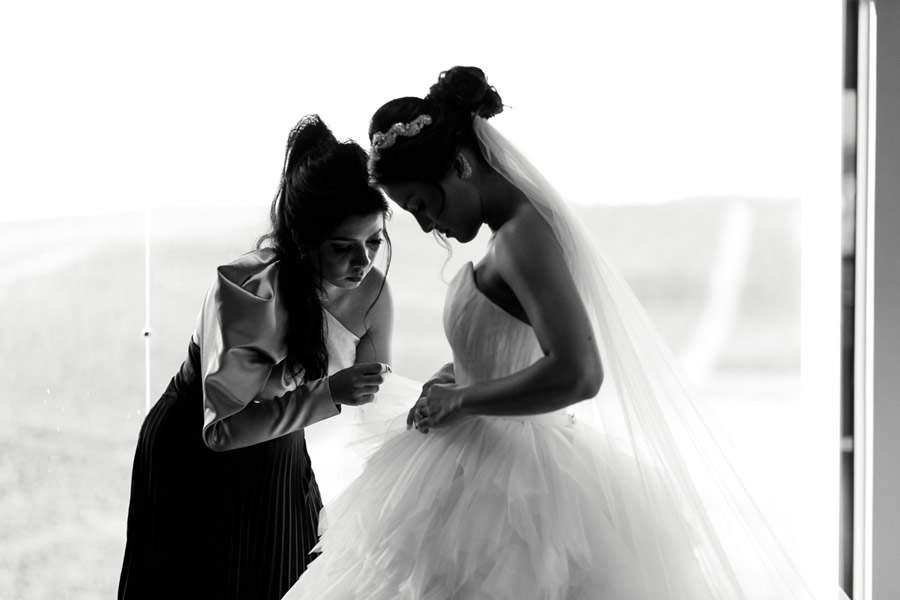 Marcela &eacute; especializada em vestidos de festas e noivas - Divulga&ccedil;&atilde;o/Marcela Bastos