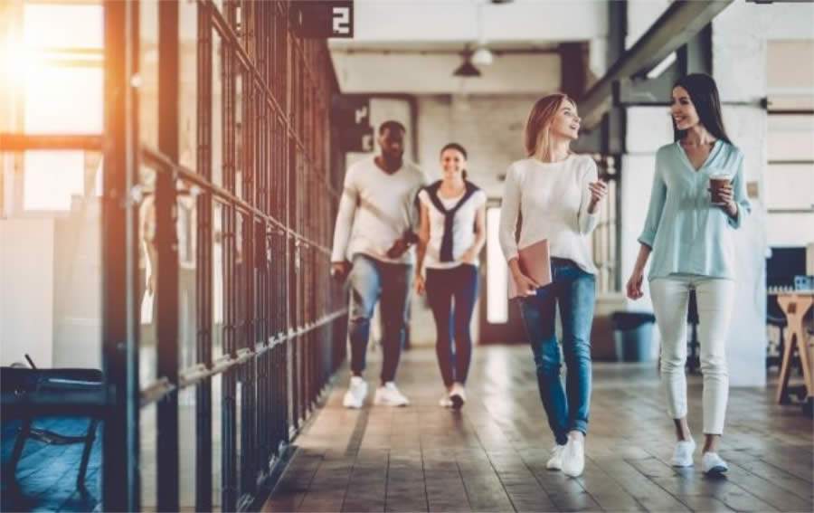 Empresas optam por espa&ccedil;os de coworking para aumentar o networking