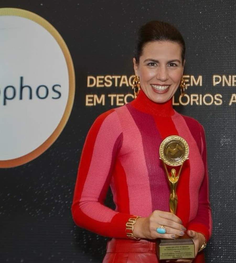 Beatriz Cavalcante, diretora Comercial da Delphos, durante cerimônia do Troféu Gaivota de Ouro 2025 – Foto: Divulgação