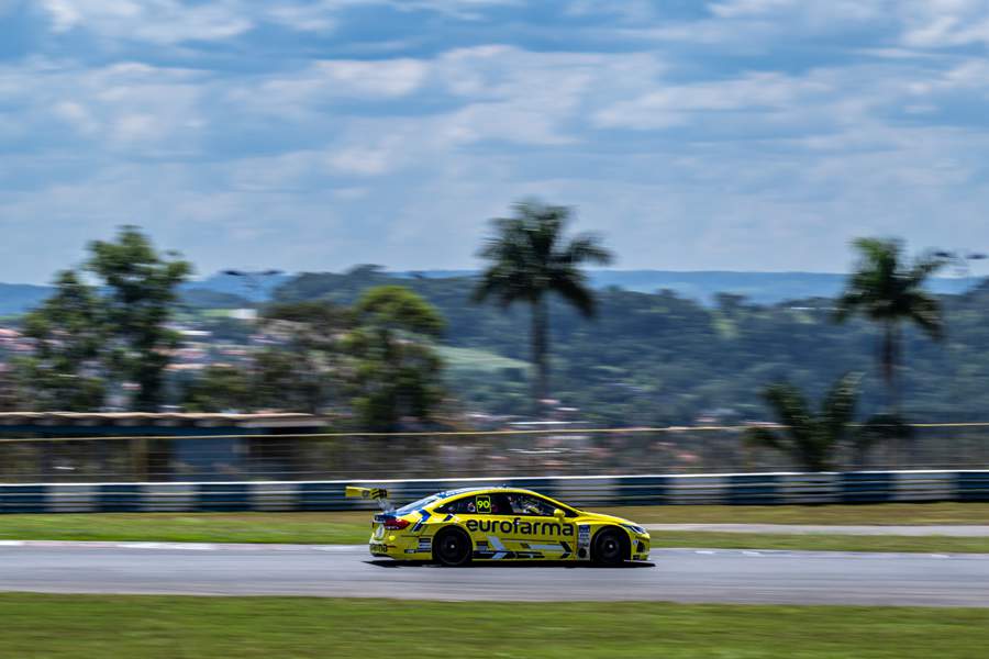 Ricardo Maur&iacute;cio tornou-se piloto em atividade com maior n&uacute;mero de p&oacute;dios (Duda Bairros/Stock Car)
