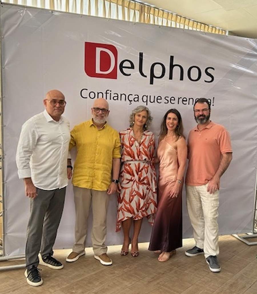 Da esquerda para direita: Fernando Menezes, diretor de compliance; N&eacute;lio Alvarez, novo presidente; Elisabete Prado, ex-presidente; Beatriz Cavalcante, diretora comercial e Leonardo Bagno, diretor jur&iacute;dico &ndash; Foto: Divulga&ccedil;&atilde;o
