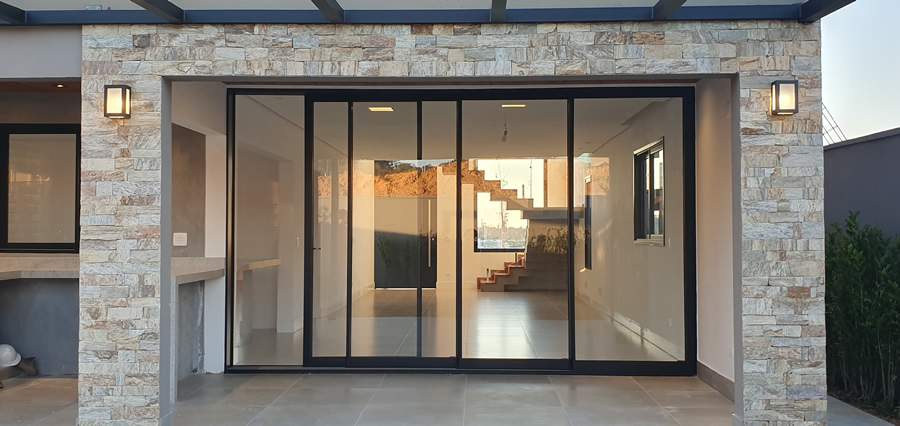 Com processo construtivo exclusivo, estrutura de casa de 300m&sup2; fica pronta em apenas 4 dias