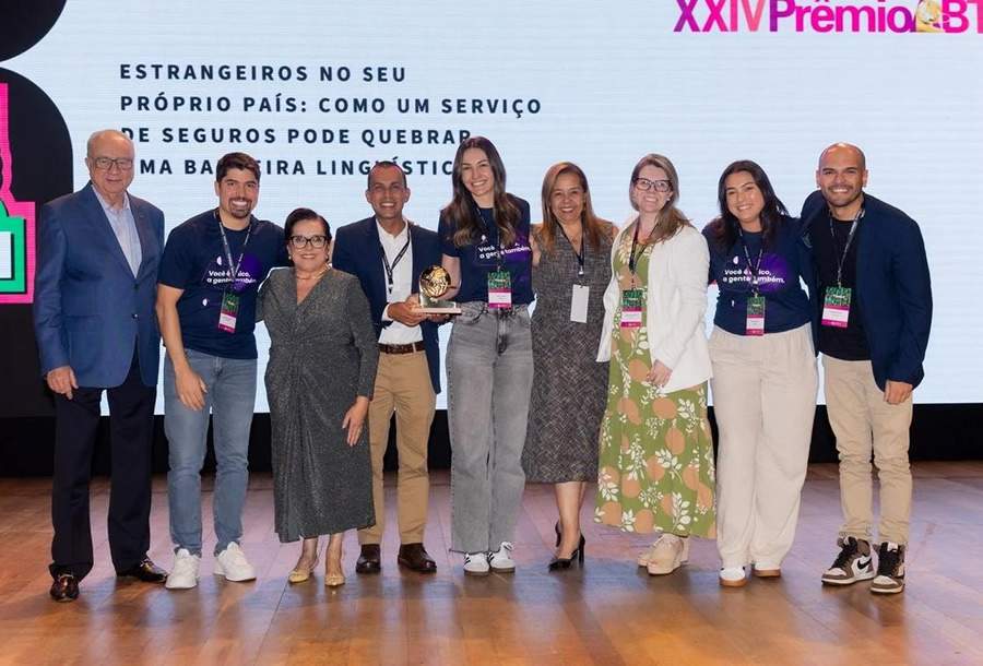 Alexsandro Souza Ramos, superintendente de Contact Center, Isabel Cristina Silvestre Martines, Gerente de Opera&ccedil;&otilde;es e Call Center e Francine Duarte Zanconato, Gerente de Forma&ccedil;&atilde;o e Qualidade de Opera&ccedil;&otilde;es receberam o pr&ecirc;mio no Memorial da Am&eacute;rica Latina, S&atilde;o Paulo