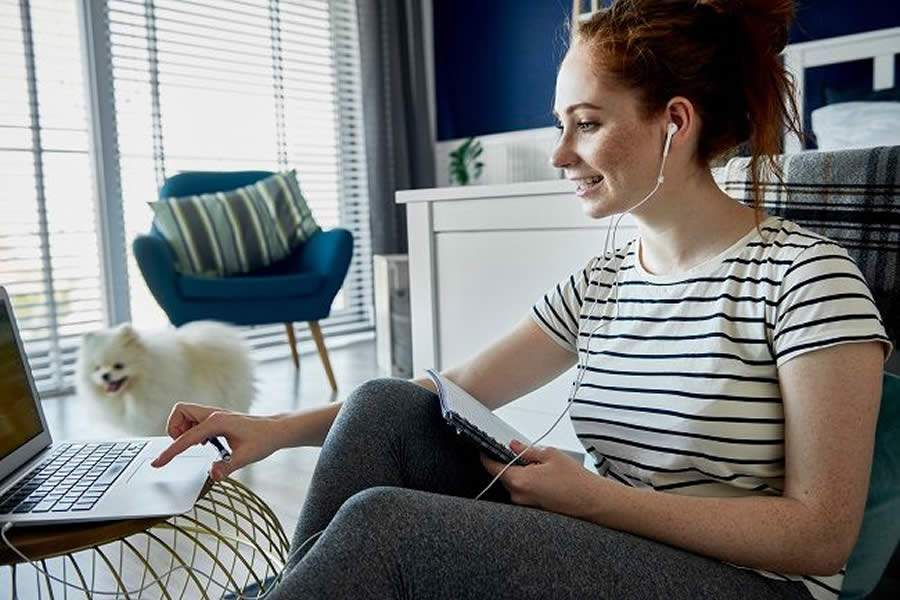 Cursos online podem (e v&atilde;o) melhorar seu curr&iacute;culo