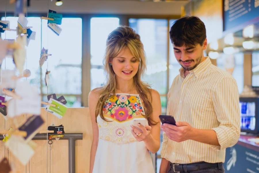 Nara Iachan e Thiago Brand&atilde;o, fundadores da Cuponeria. Cr&eacute;dito Divulga&ccedil;&atilde;o - Cuponeria