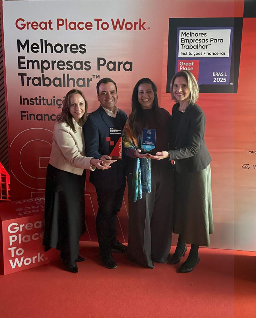 (Da esquerda para a direita) Roberta Caravieri, Diretora de RH e Sustentabilidade da Sompo; Celso Ricardo Mendes, Diretor Executivo da Sompo; Milena Barbosa, Coordenadora de Sustentabilidade da Sompo; Vivian Machado, Gerente de RH da Sompo