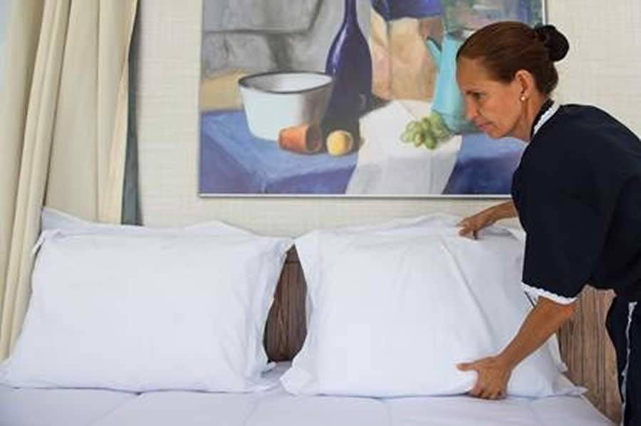 Curso de Camareira - T&eacute;cnicas de Limpeza e Arruma&ccedil;&atilde;o &eacute; uma das novas ofertas do eixo de Turismo e Hotelaria do Senac RJ. | Foto: Acervo Senac RJ