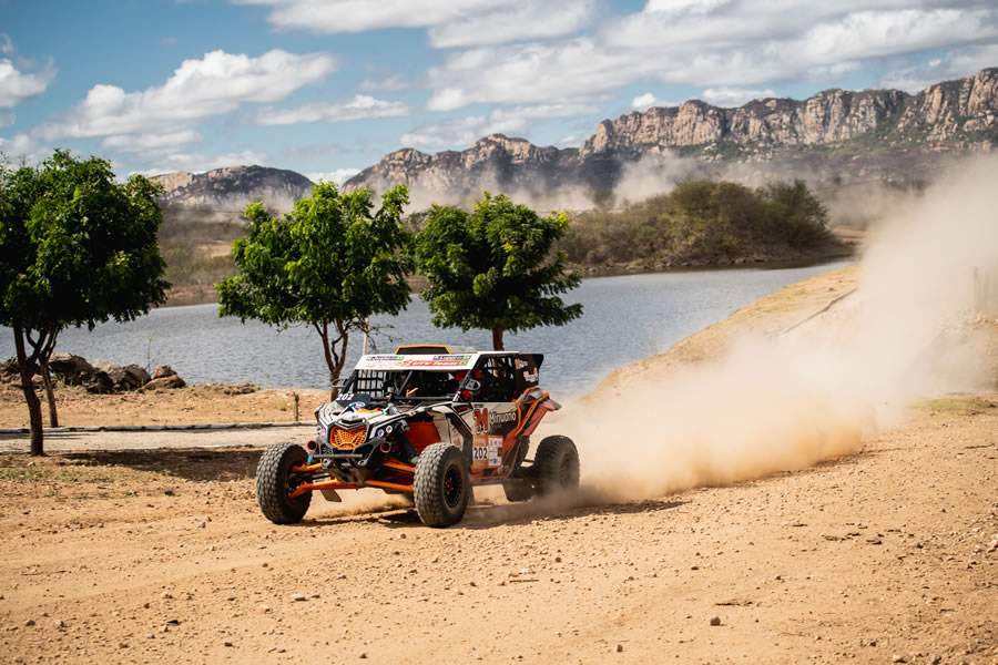 Rodrigo Luppi/Maykel Justo durante a etapa de domingo que chegou a PE - (Victor Eleut&eacute;rio/Fotop)