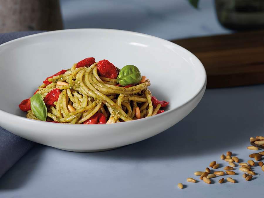  Spaghetti ao Pesto Genovese com tomates dourados e manjeric&atilde;o - Divulga&ccedil;&atilde;o Barilla