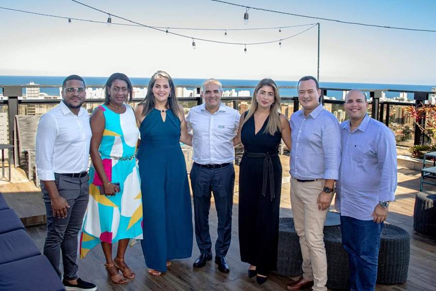 Legenda: Equipe da E4 Soluções e executivos da Seguros Unimed durante evento em Salvador/BA
