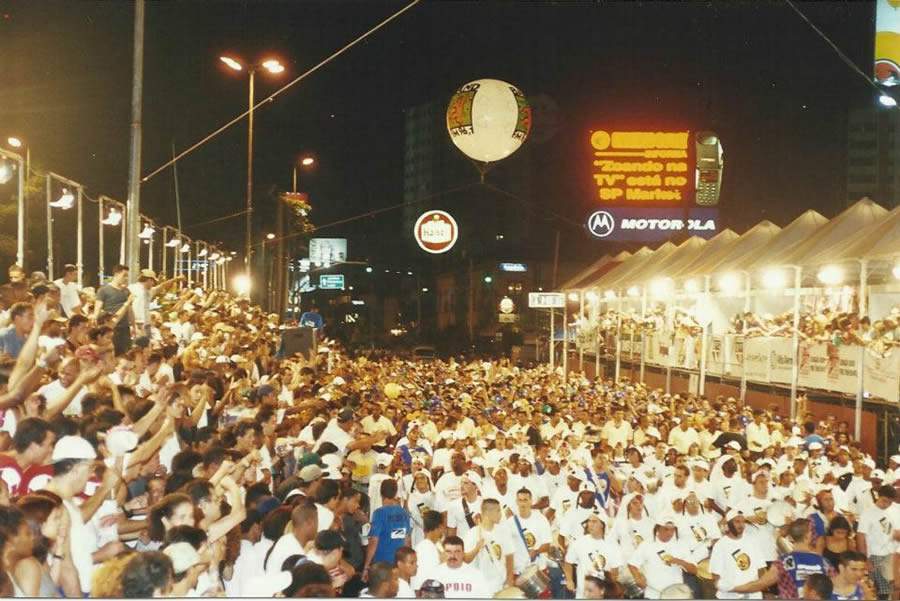 O 'Pholia' surgiu nos anos 90 e foi o primeiro evento organizado de carnaval de rua em SP. - Divulga&ccedil;&atilde;o ABBC