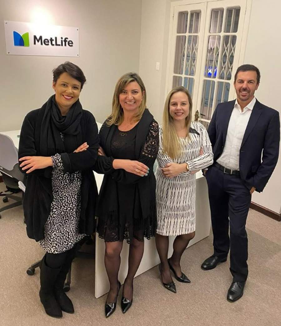 Jussara Andrade, assistente comercial Caxias, M&aacute;rcia Gasparin, executiva comercial Caxias, Gabriela Geesdorf, gerente regional e Bruno Ciolli, diretor comercial Sul