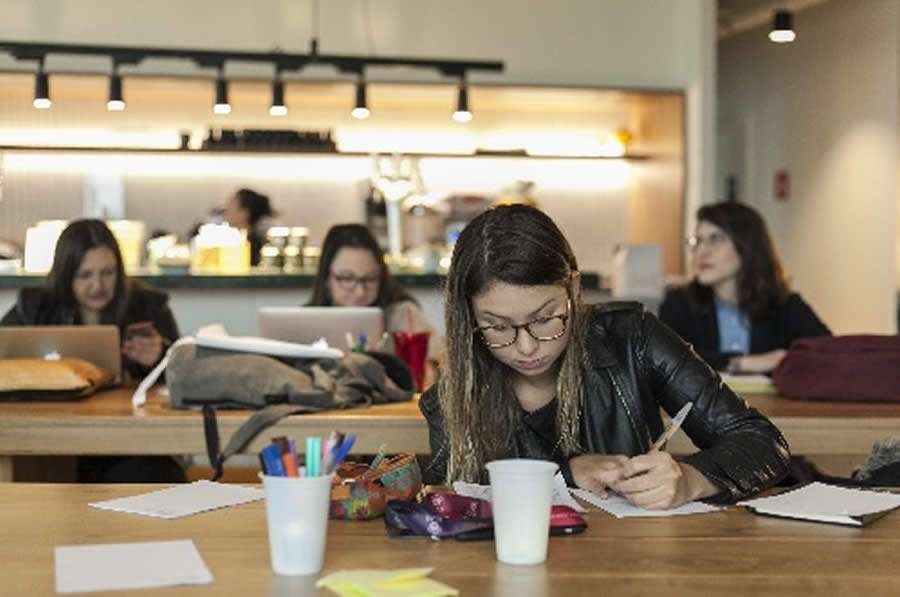 Programa de lideran&ccedil;a feminina alcan&ccedil;a tr&ecirc;s mil mulheres em workshops