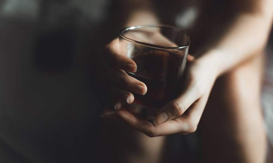 A doença do alcoolismo atinge também as mulheres. (Foto: Divulgação)