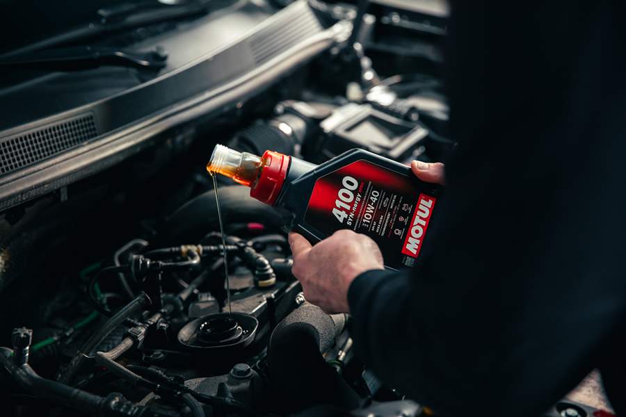 A import&acirc;ncia de escolher o lubrificante correto para o motor do ve&iacute;culo