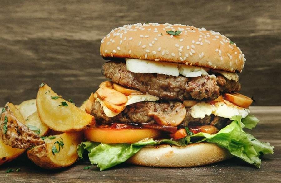 Rua 24 Horas celebra o Dia do Hamb&uacute;rguer com double