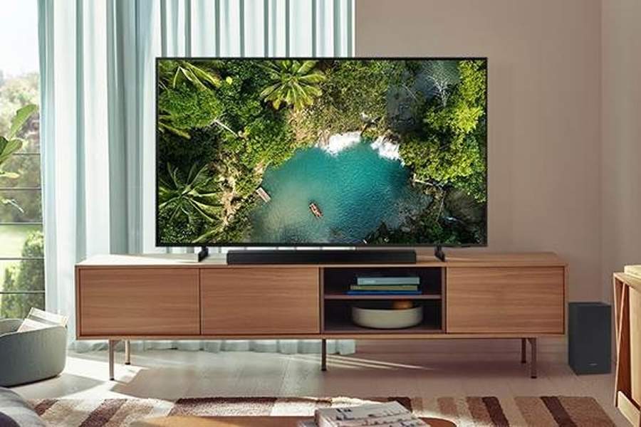 Soundbar HW-A555 instalada na TV Samsung