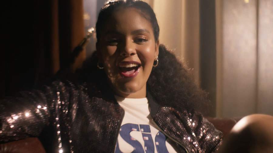 ASICS e cantora Rachel Reis lan&ccedil;am videoclipe exclusivo para a campanha &ldquo;Vai Com Tudo&rdquo;