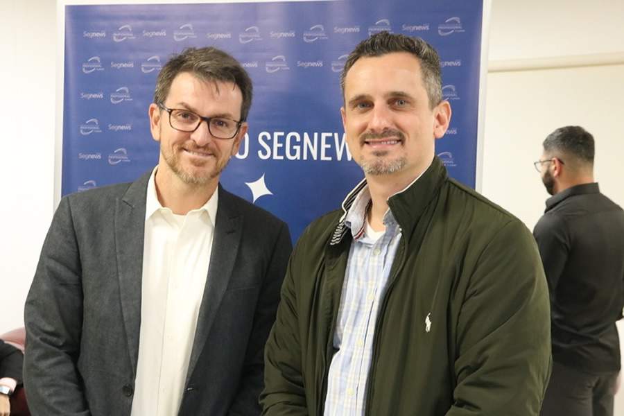 Luiz Gevaerd, Diretor Comercial de Employee Benefits da MetLife Brasil e Ailton Vassoler, Diretor Comercial da MetLife Brasil representando a companhia na premiação