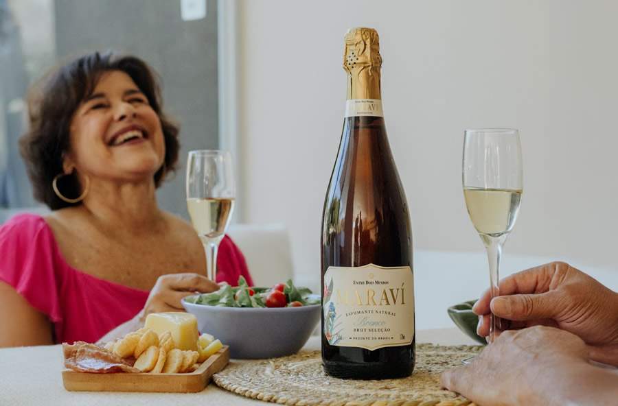 Rhafaela Lima e Izabelly Cust&oacute;dio Dia Mundial do Vinho Cantu Grupo Wine