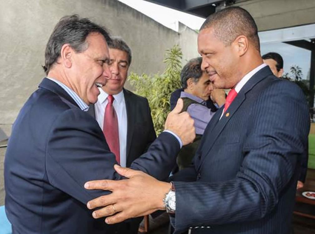 Presidente do CVG-RJ e diretor geral da Bradesco em evento da Aconseg-RJ