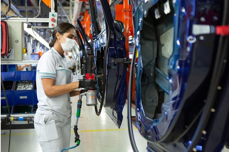 Stellantis comemora sete anos de opera&ccedil;&otilde;es do Polo Automotivo de Pernambuco e 350 mil unidades produzidas do Jeep Compass