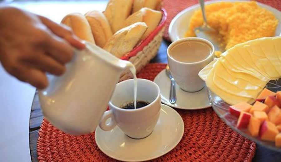 Mesmo sendo consumido com carboidrato no caf&eacute; da manh&atilde;, o leite ajuda a reduzir glicose presente no sangue, diz pesquisa - Divulga&ccedil;&atilde;o