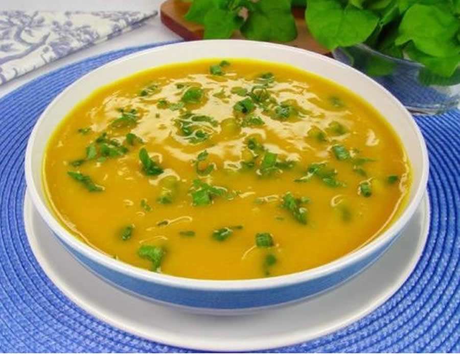 Sopa de Mandioquinha com Carne Mo&iacute;da e Couve