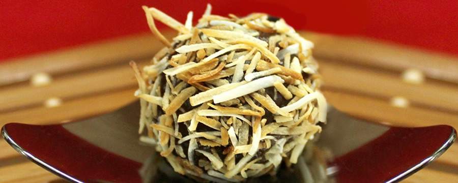 Brigadeiro Fit coberto com Coco ralado em flocos