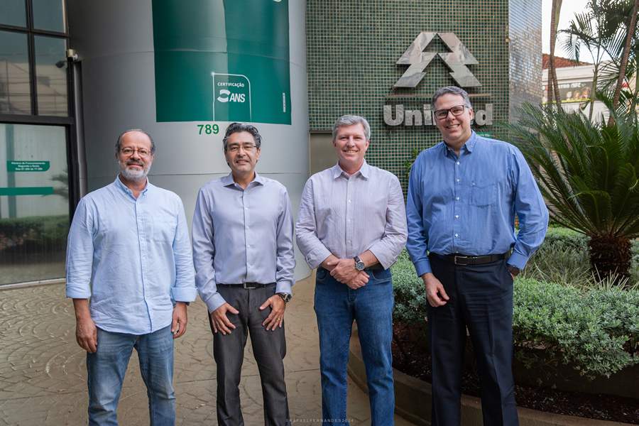 Dr. Moyses de Oliveira Lima Filho (diretor financeiro), Dr. Nelson Hisamo Sato J&uacute;nior (diretor presidente), Dr. Fabiano Scandiuzzi (diretor vice-presidente) e Julio Cesar Paim (direto geral - CEO)