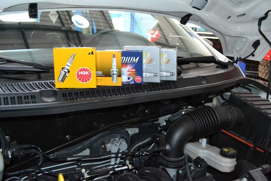 Velas em motores h&iacute;bridos: Mitos e verdades que todo mec&acirc;nico deve saber