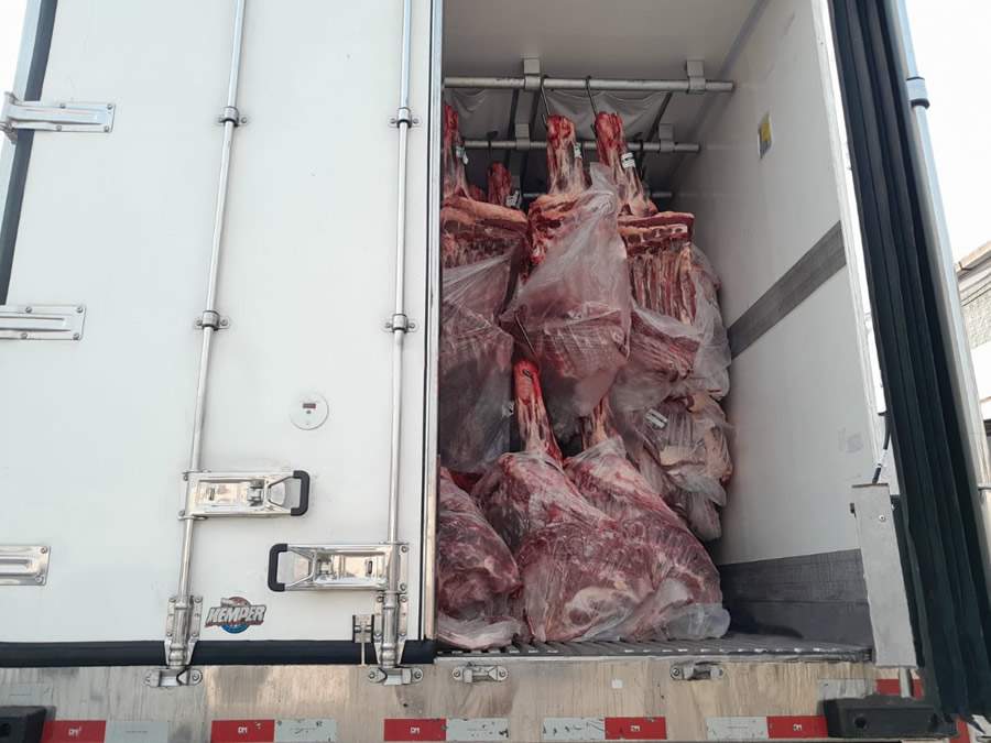 caminh&atilde;o carne 