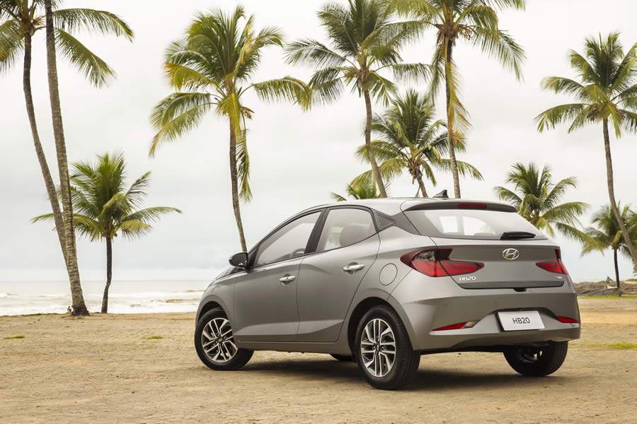 HB20 Nova Geração fecha abril na frente do Novo Onix