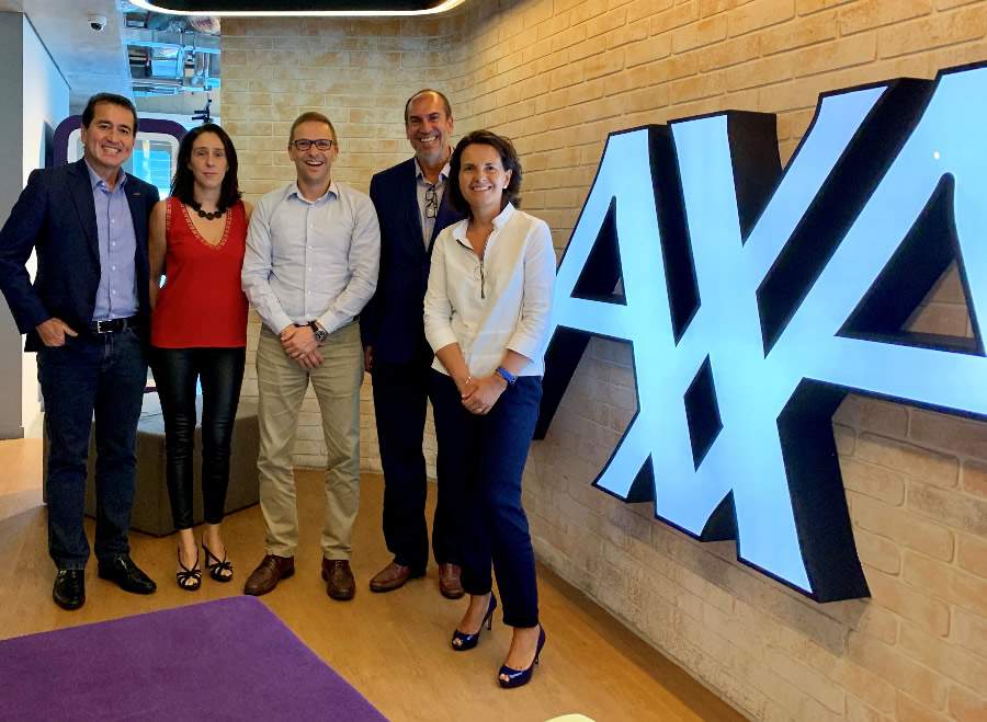 Da esquerda para direita: Diretor Comercial da Rede Lojacorr, Geniomar Pereira, a vice-presidente Comercial e de Marketing da AXA no Brasil, Erika Medici, o Presidente da Rede Lojacorr, Diogo Arndt Silva, o diretor de Mercado e Opera&ccedil;&otilde;es, Luiz Longobardi e a CEO da AXA no Brasil, Delphine Maisonneuve. 