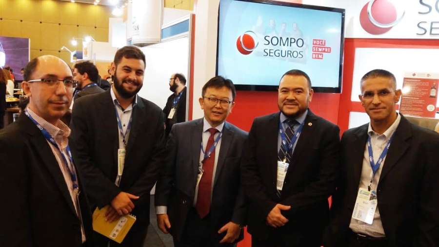 Executivos da Sompo recebem congressistas no estande da Sompo