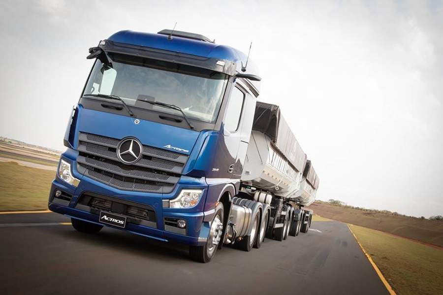 Mercedes-Benz volta &agrave; rota da safra e realiza test-drive do Actros em Uruguaiana