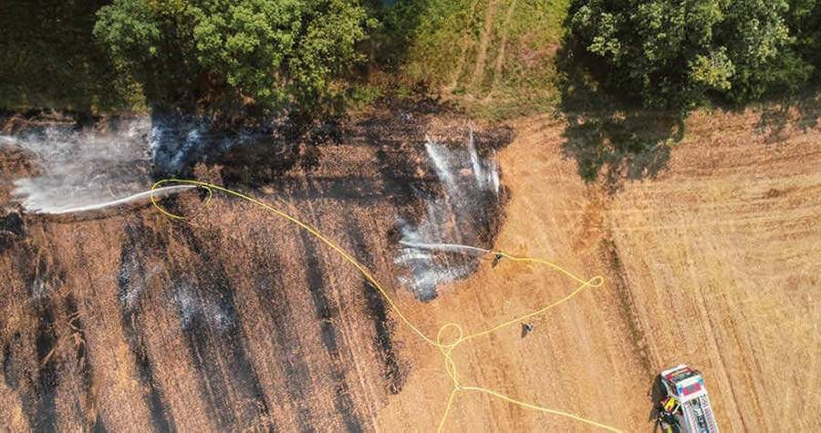 A vista de cima ajuda a posicionar os carros de bombeiros e as mangueiras