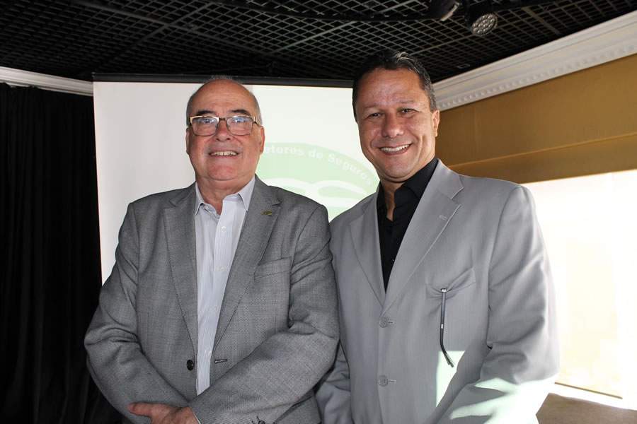 Evaldir Barboza de Paula e Jos&eacute; Carlos