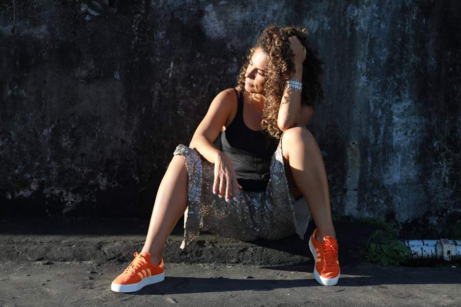 Cantora se inspira nos elementos musicais para falar sobre a vida - Foto: Divulga&ccedil;&atilde;o