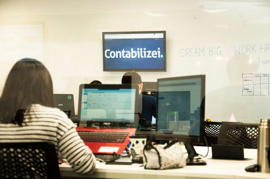 Pequenas e m&eacute;dias empresas recorrem a tecnologia para combater burocracia