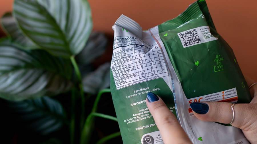 Saiba como interpretar r&oacute;tulos e ingredientes para escolhas alimentares saud&aacute;veis